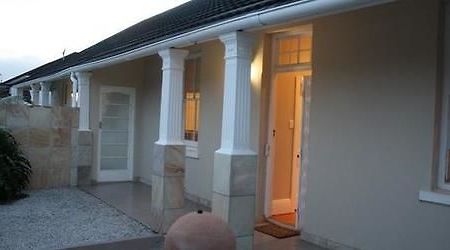 Guesthouse On Irvine Port Elizabeth Extérieur photo